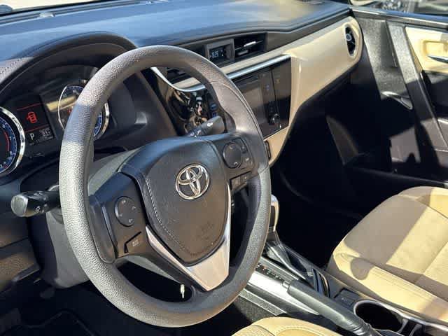 Used 2018 Toyota Corolla LE FWD image 2