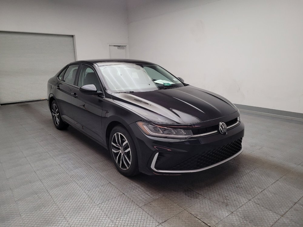 Used 2025 Volkswagen Jetta SE FWD image 13