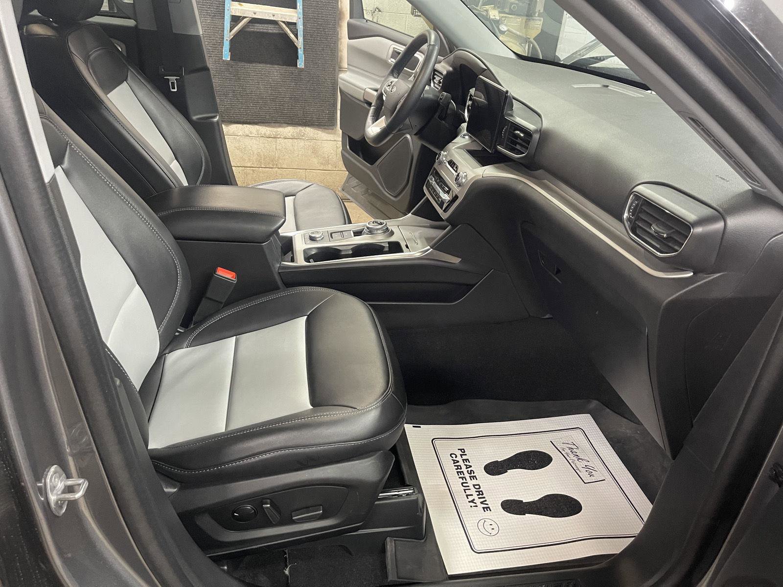 Used 2023 Ford Explorer XLT w/ Equipment Group 202A image 30