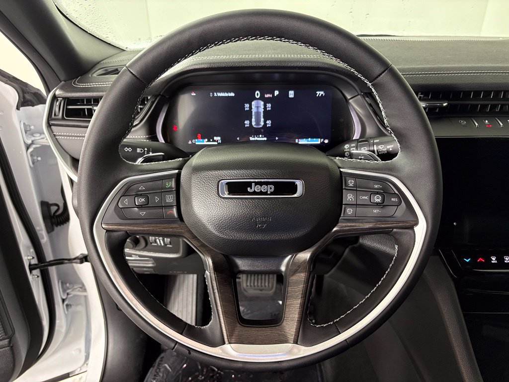 New 2027 Jeep Grand Cherokee Altitude RWD image 17