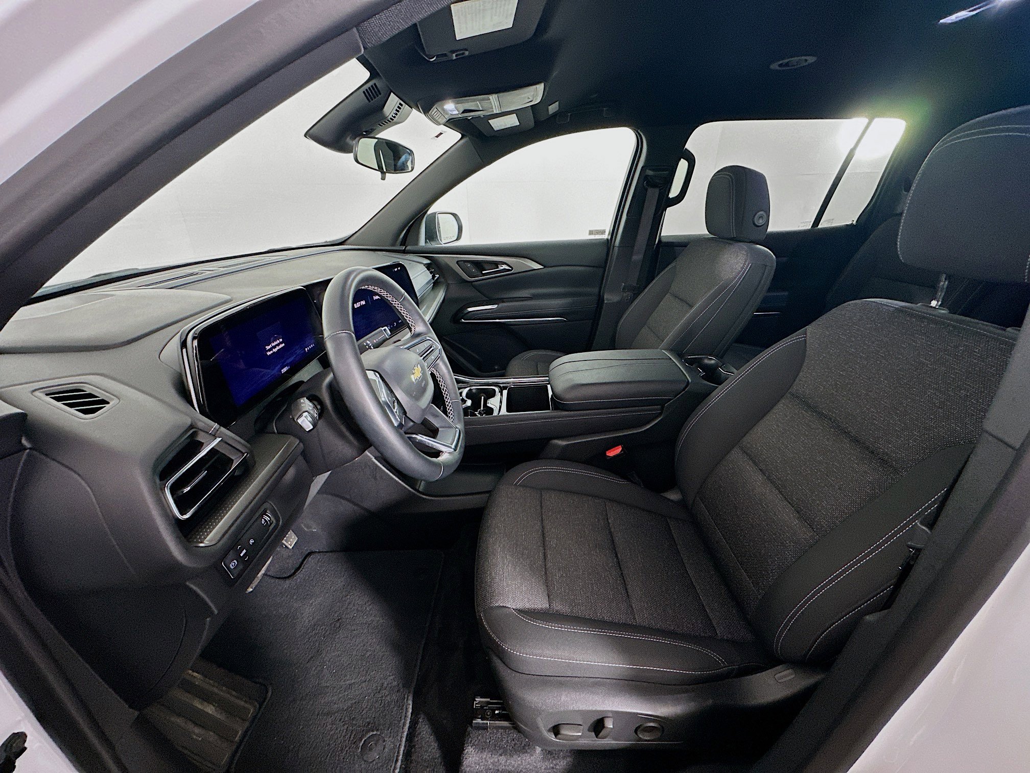 Used 2025 Chevrolet Traverse LT image 13