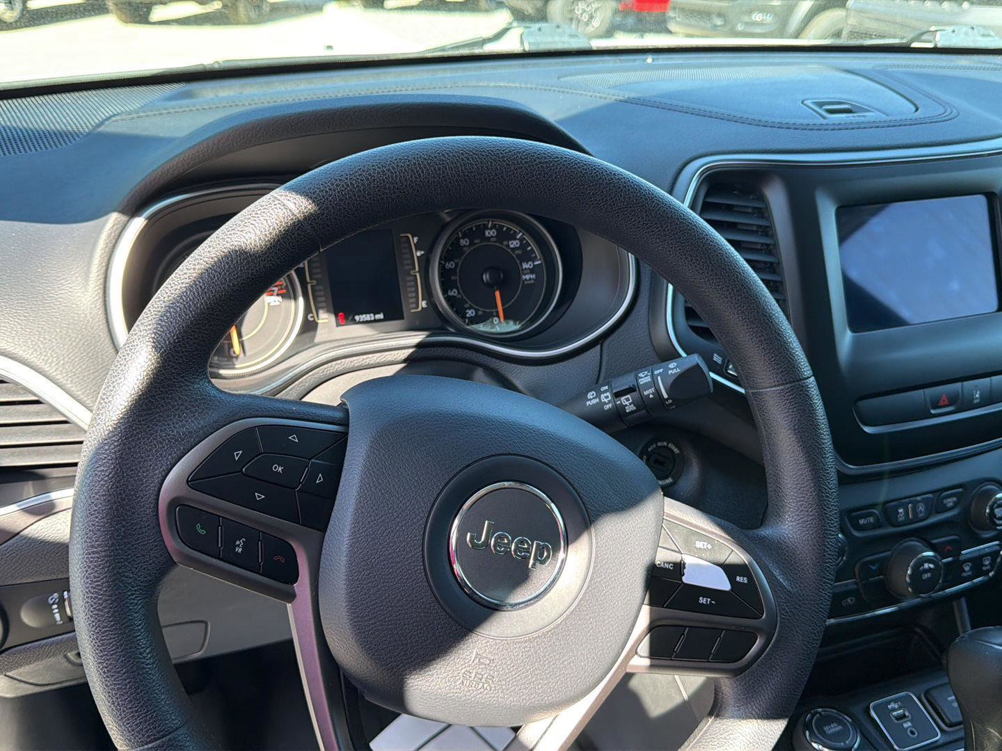 Used 2021 Jeep Cherokee Latitude w/ Mopar Interior Package AWD/4WD image 13