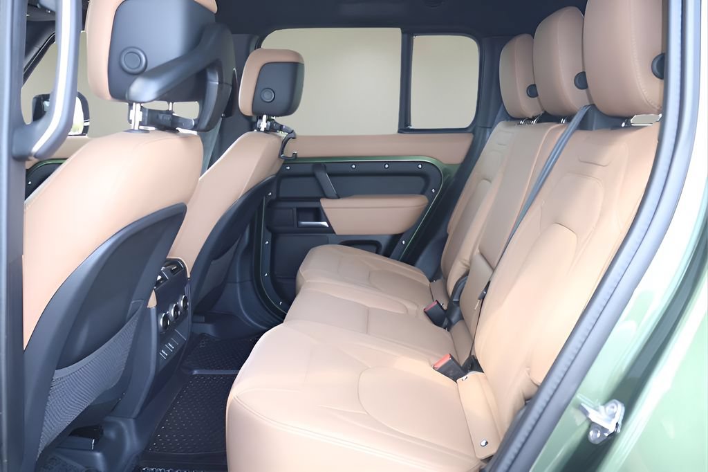 New 2026 Land Rover Defender 130 X-Dynamic SE AWD/4WD image 12