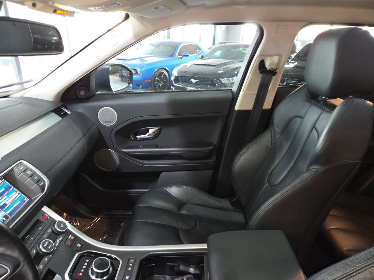 Used 2015 Land Rover Range Rover Evoque Pure Plus AWD/4WD image 16
