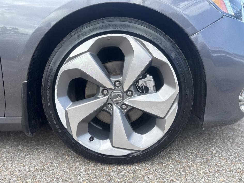 Used 2018 Honda Accord Touring image 9