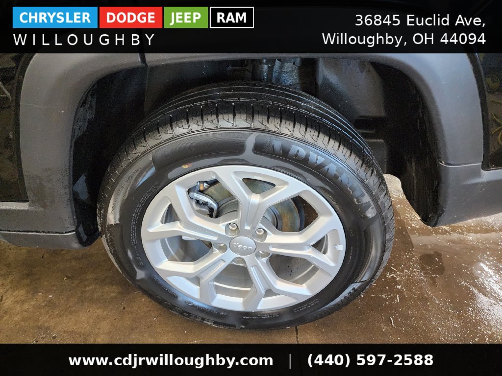 Used 2024 Jeep Compass Latitude AWD/4WD image 37