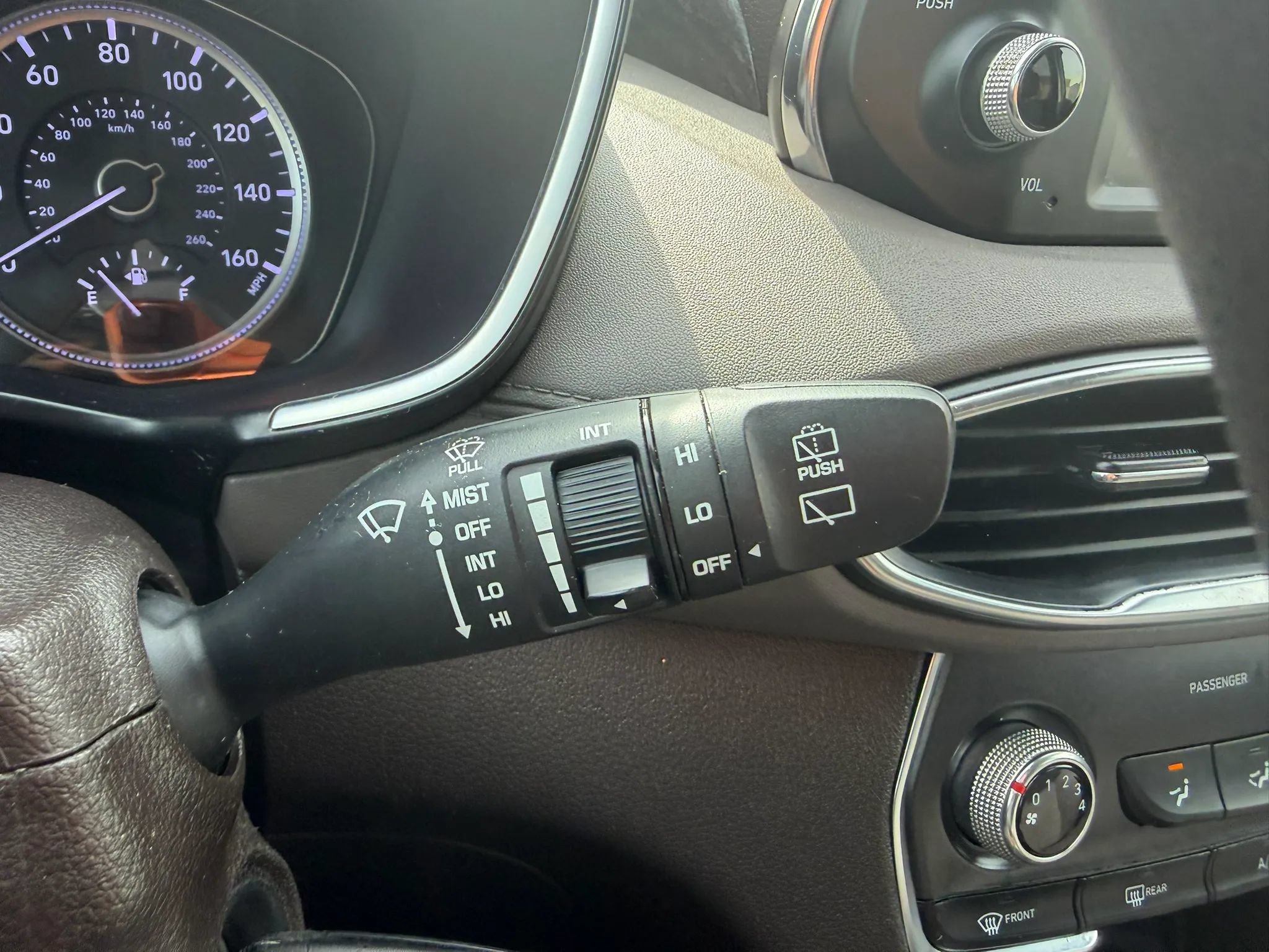 Used 2019 Hyundai Santa Fe SE FWD image 12