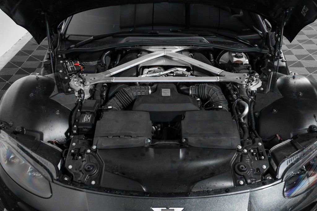 Used 2020 Aston Martin V8 Vantage Coupe image 24