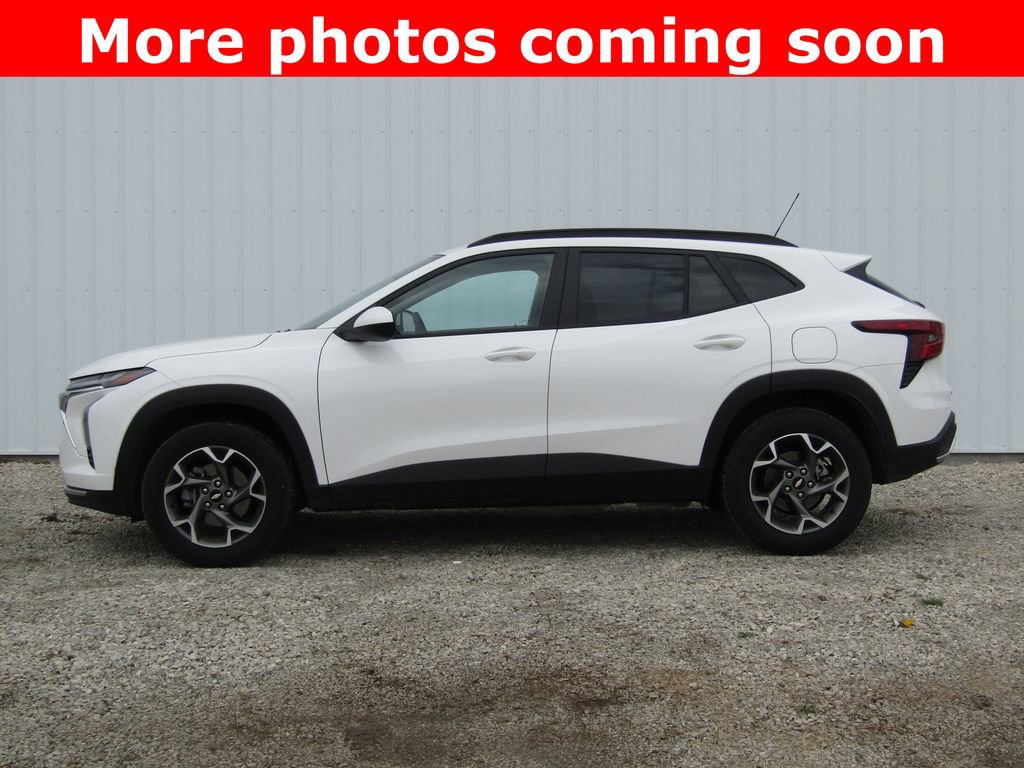 Used 2025 Chevrolet Trax LT w/ LT Convenience Package image 6