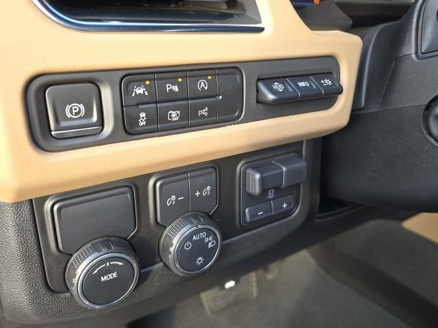 Used 2023 Chevrolet Tahoe Premier w/ Advanced Technology Package RWD image 32