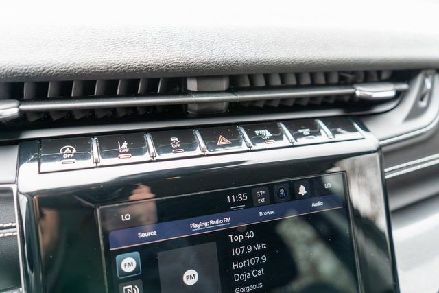 Used 2023 Jeep Grand Cherokee Laredo AWD/4WD image 26