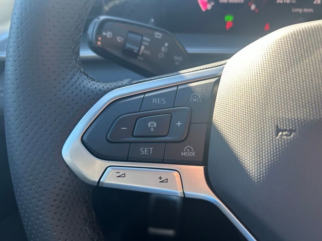 Certified 2025 Volkswagen Tiguan SE R-Line image 20