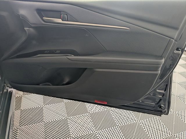 Used 2025 Toyota Camry SE image 32