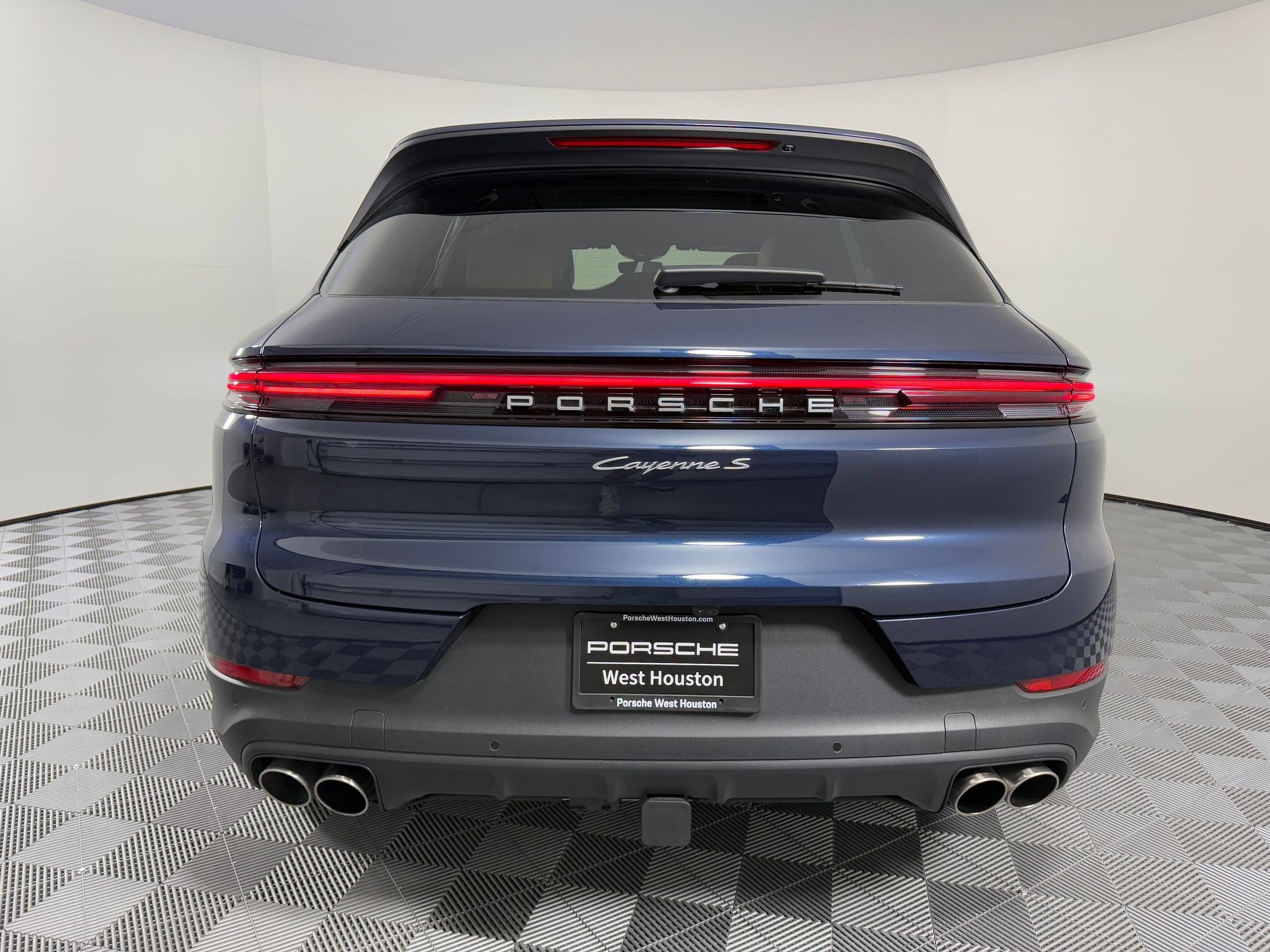 Used 2025 Porsche Cayenne S image 10