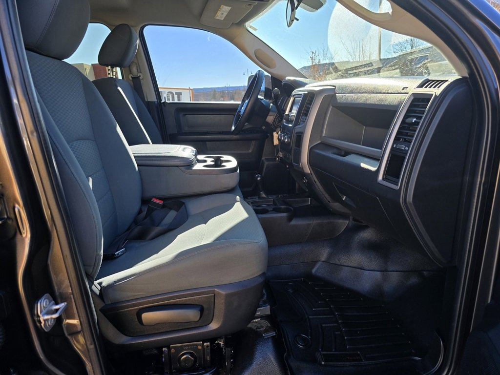 Used 2017 RAM 2500 Tradesman w/ Chrome Appearance Group image 31