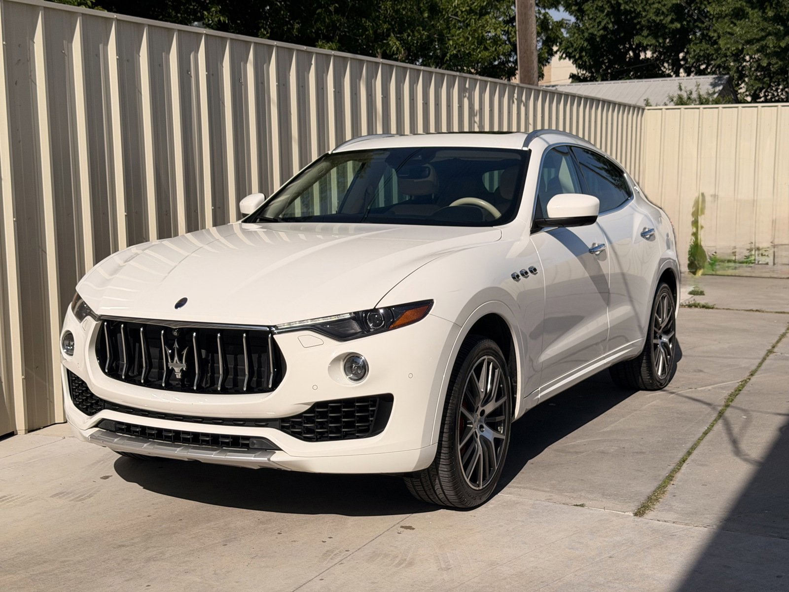 Used 2017 Maserati Levante S AWD/4WD image 8