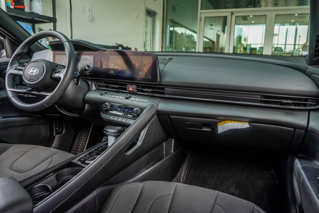 Certified 2025 Hyundai Elantra SEL FWD image 20