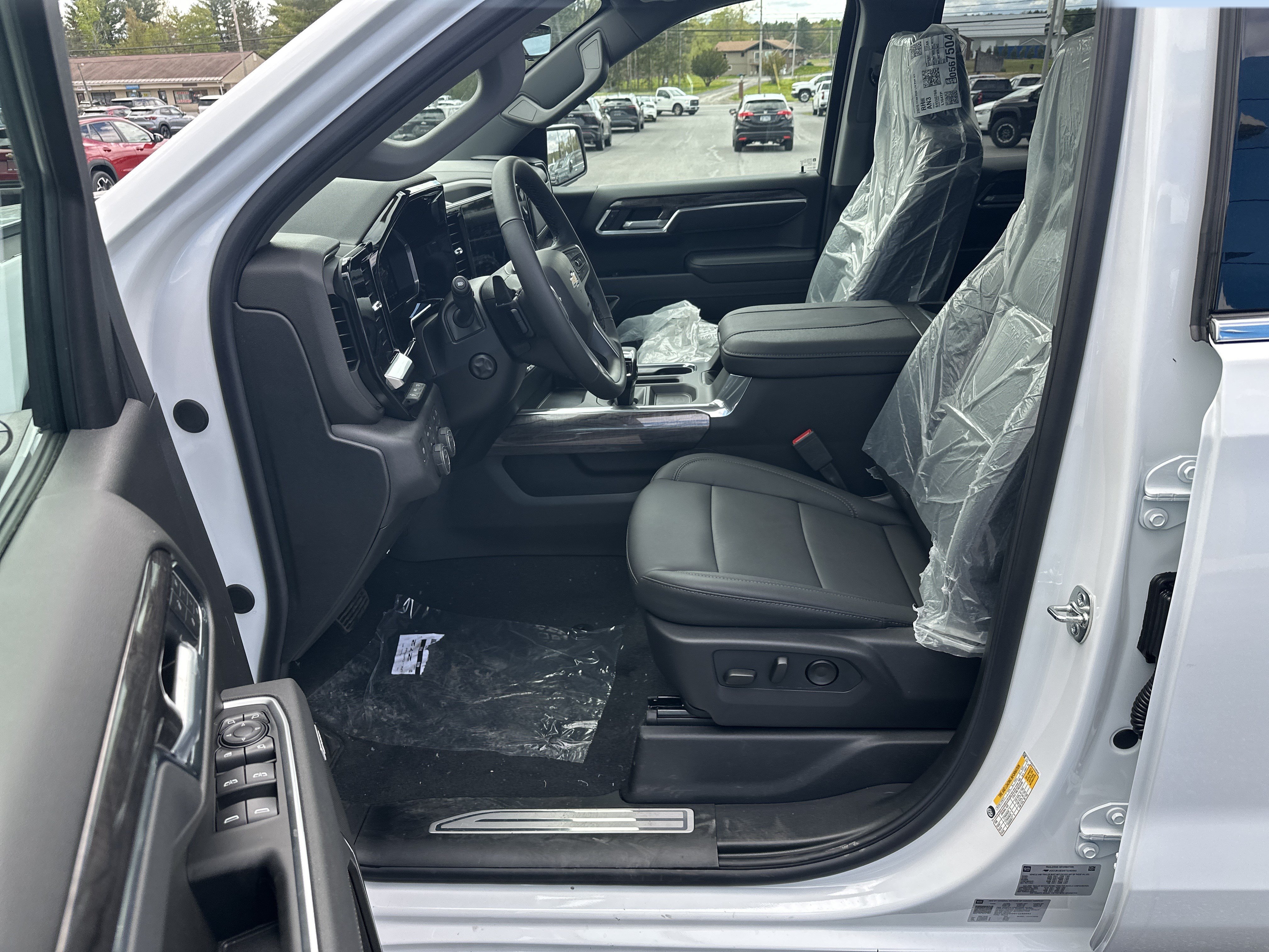 New 2026 Chevrolet Silverado 1500 LTZ w/ LTZ Premium Package AWD/4WD image 11