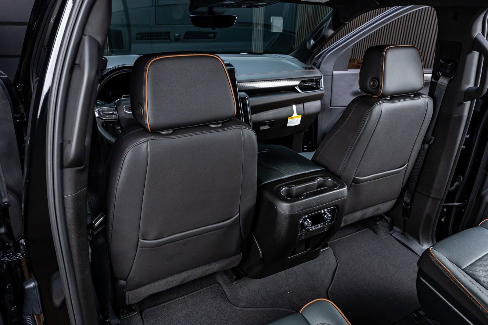 Used 2025 GMC Yukon XL AT4 w/ Premium Trailering Package AWD/4WD image 33