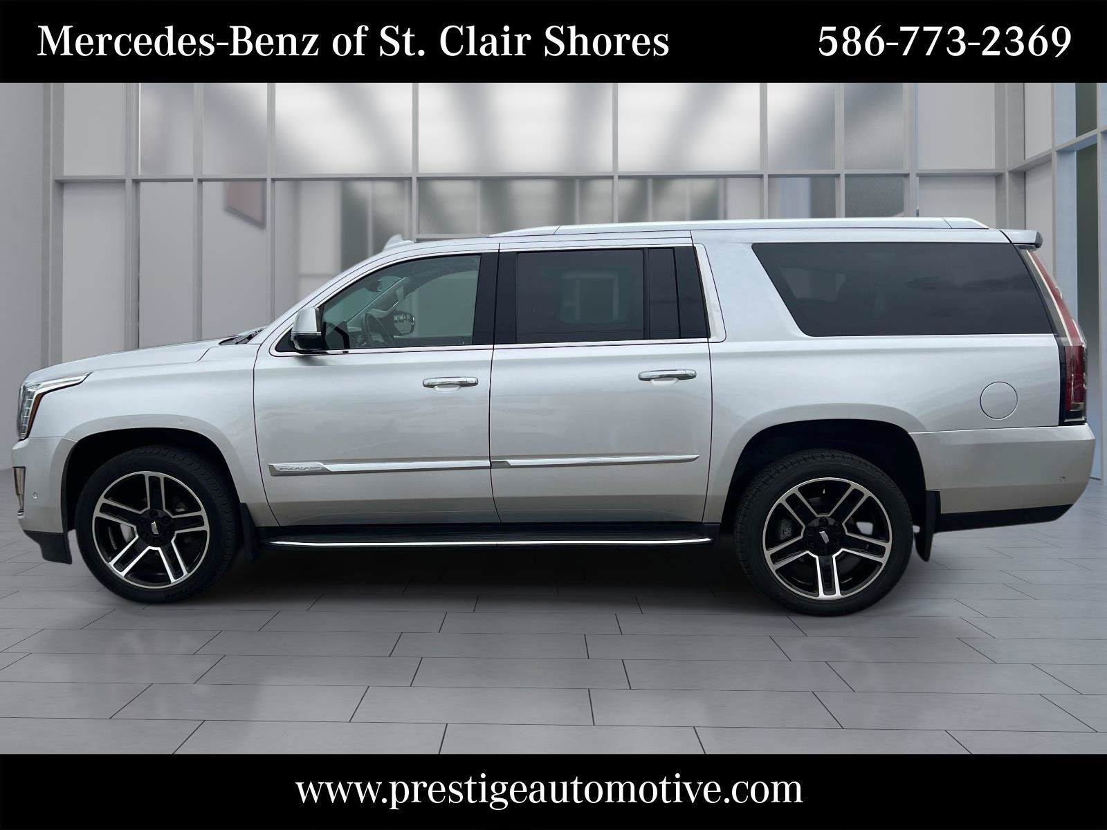 Used 2020 Cadillac Escalade ESV Luxury AWD/4WD image 2