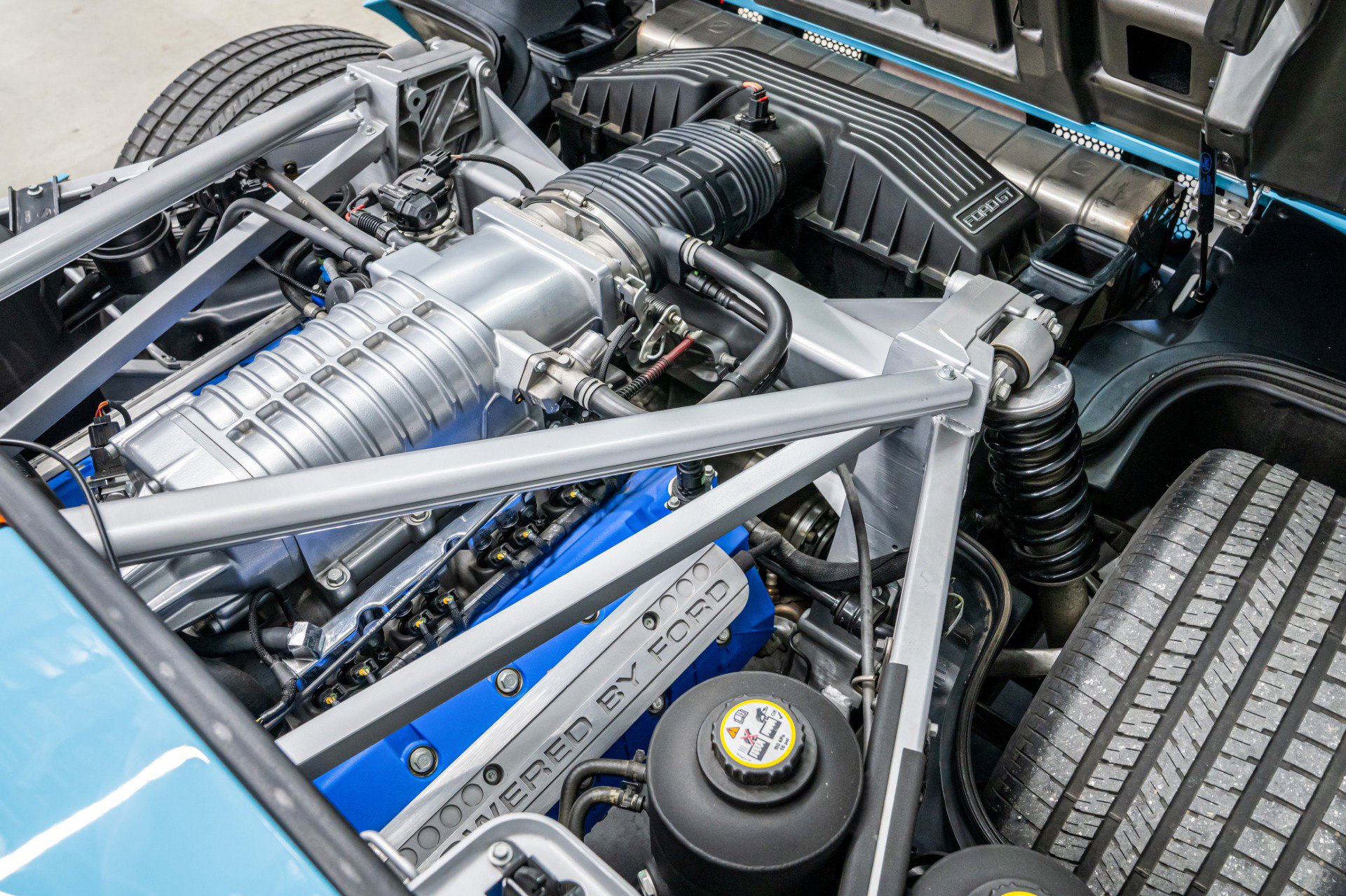 Used 2006 Ford GT RWD image 11