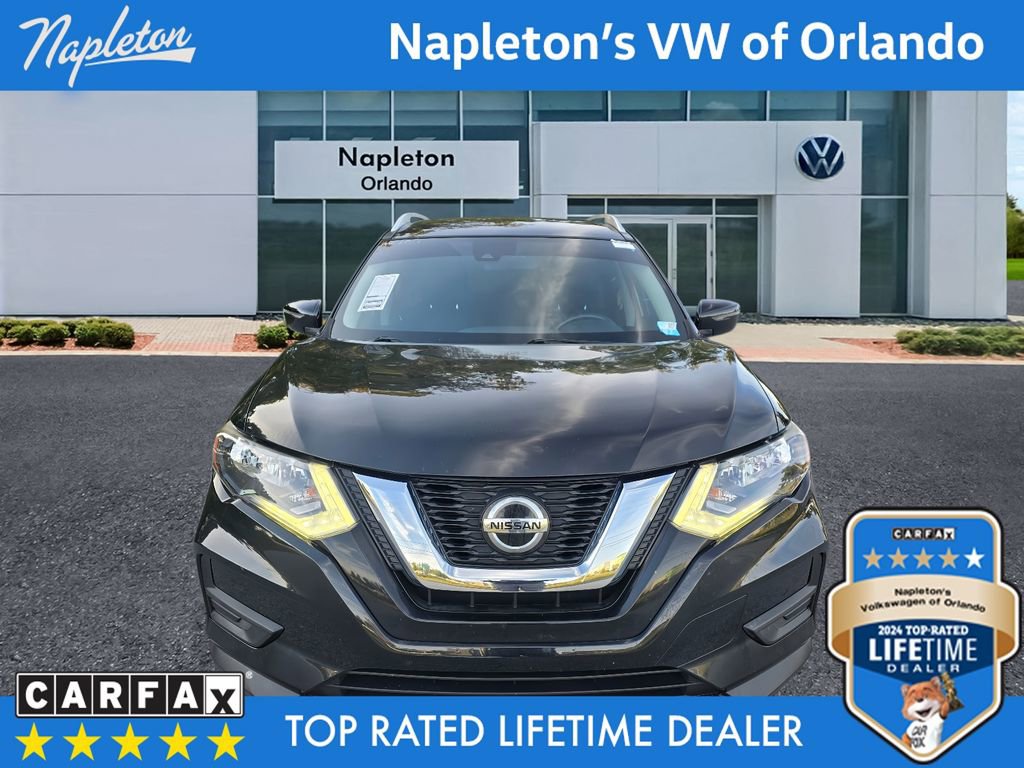 Used 2020 Nissan Rogue SV image 2