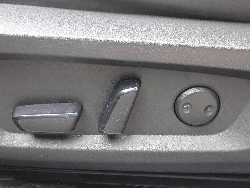 Used 2023 Mitsubishi Outlander 4WD Plug-In Hybrid image 15