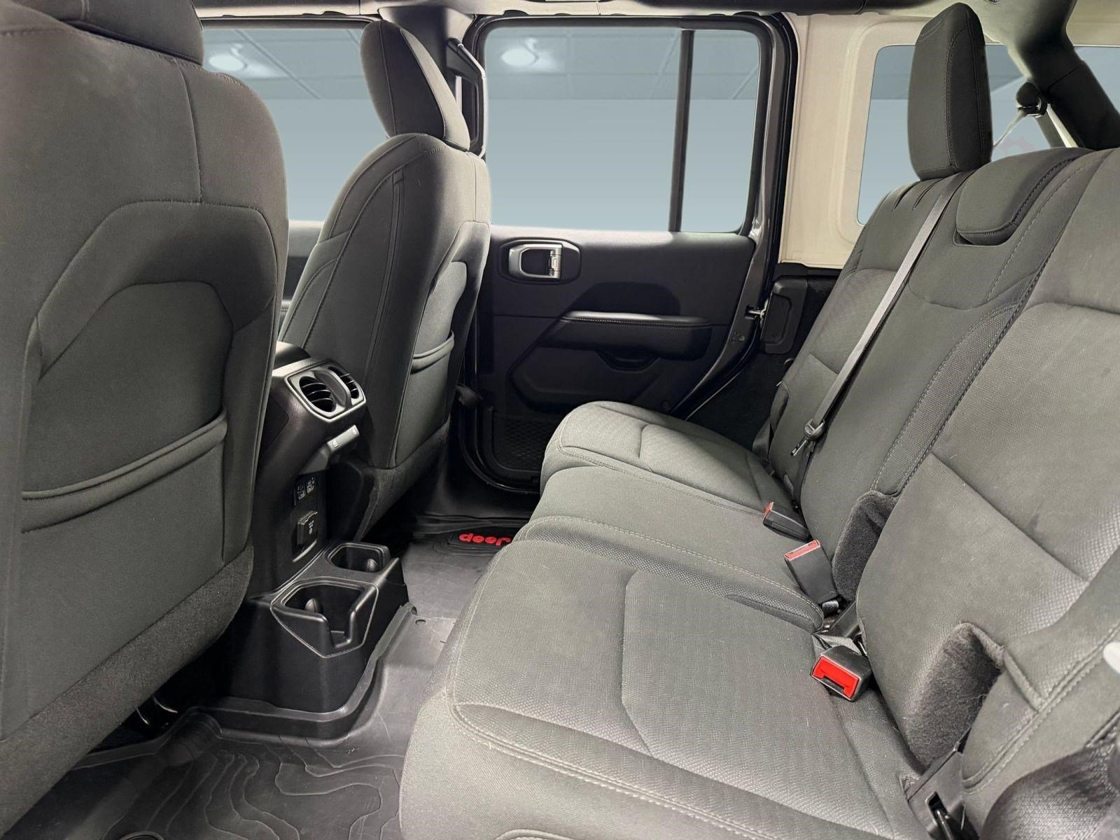 Used 2019 Jeep Wrangler Unlimited Sahara w/ Cold Weather Group AWD/4WD image 25