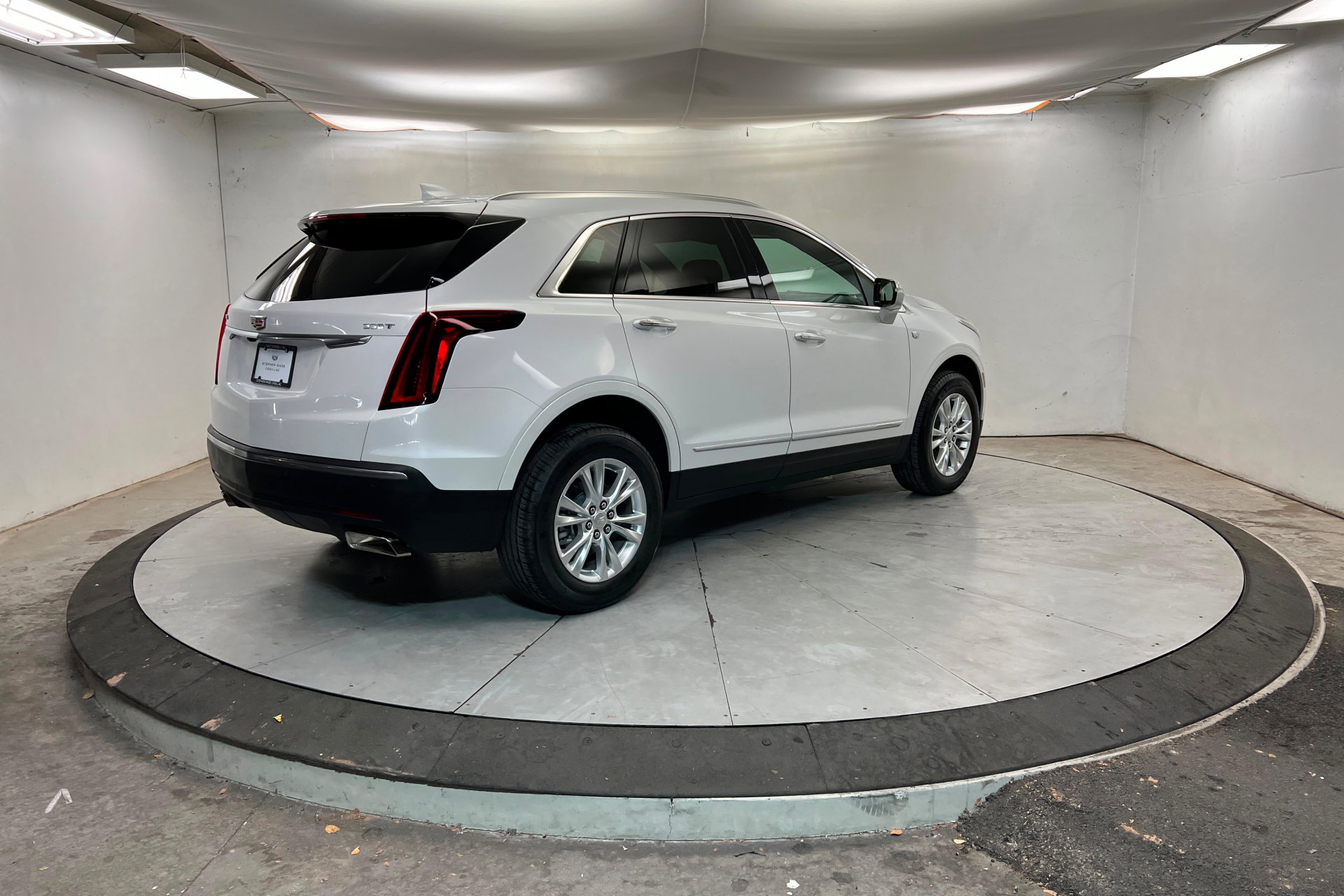 New 2025 Cadillac XT5 Luxury w/ LPO, Floor Liner Package image 6