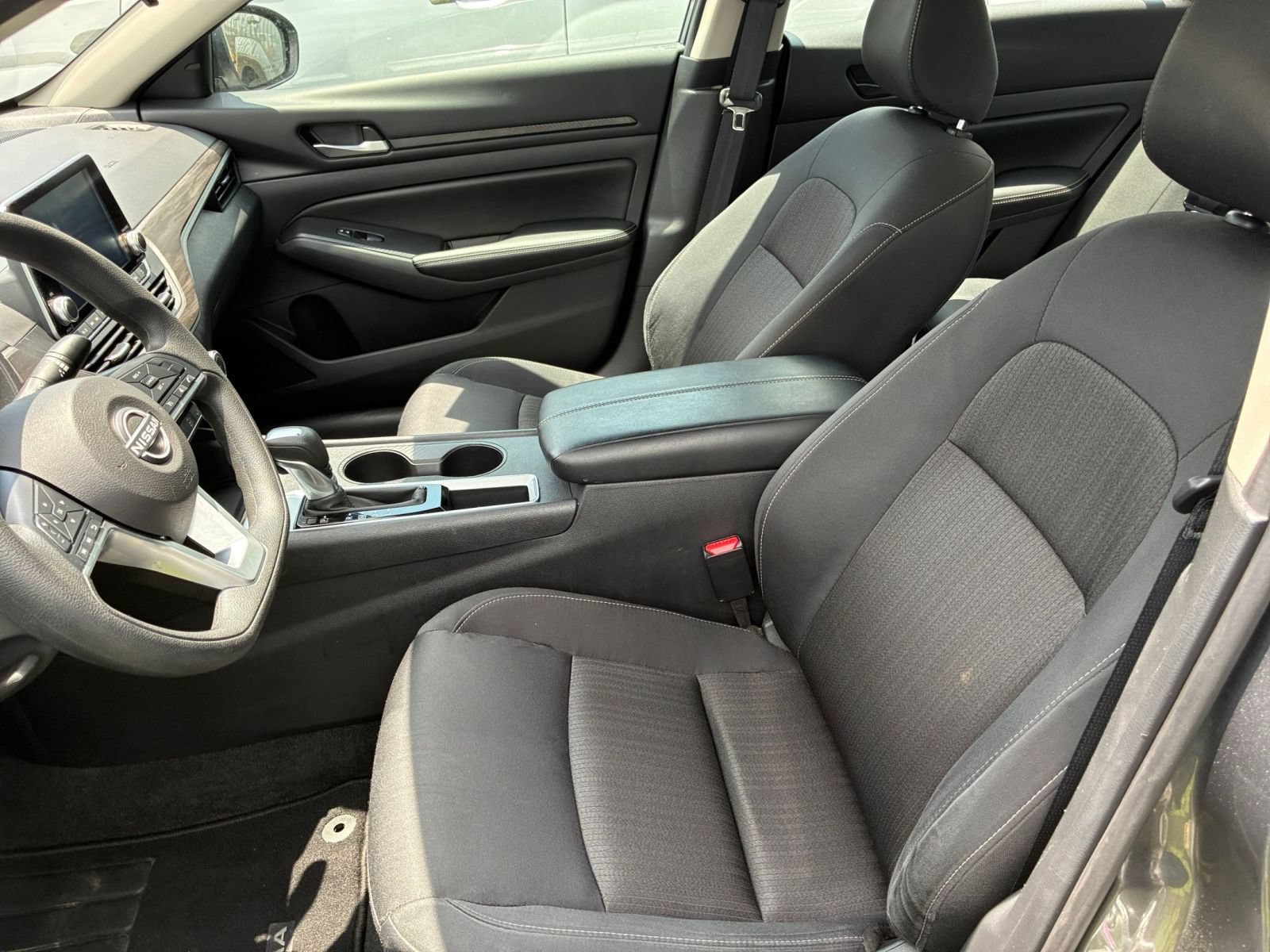Used 2025 Nissan Altima 2.5 SV FWD image 35