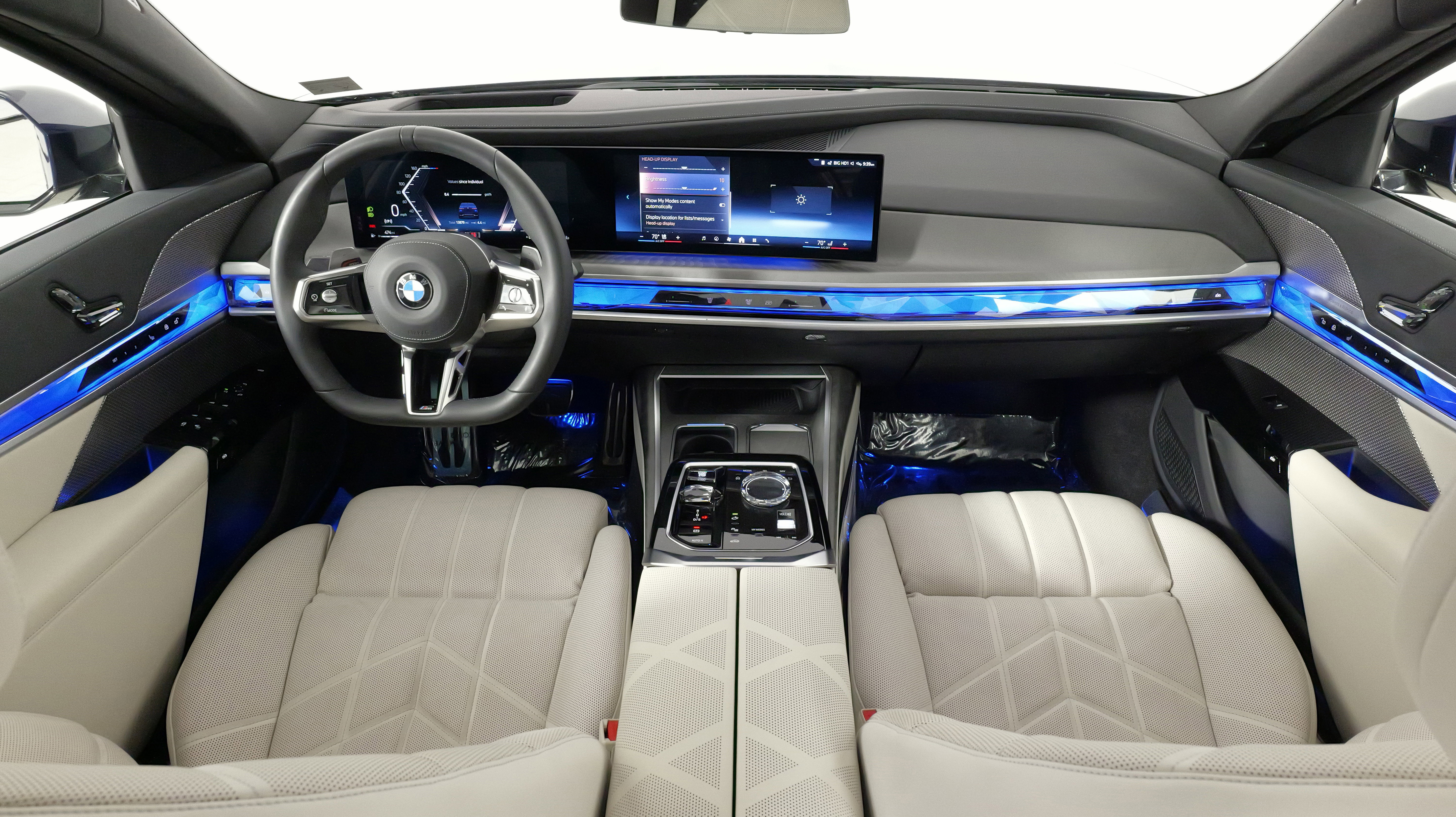 Used 2023 BMW 760i xDrive image 32