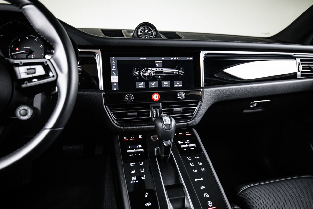Certified 2023 Porsche Macan Turbo AWD/4WD image 19