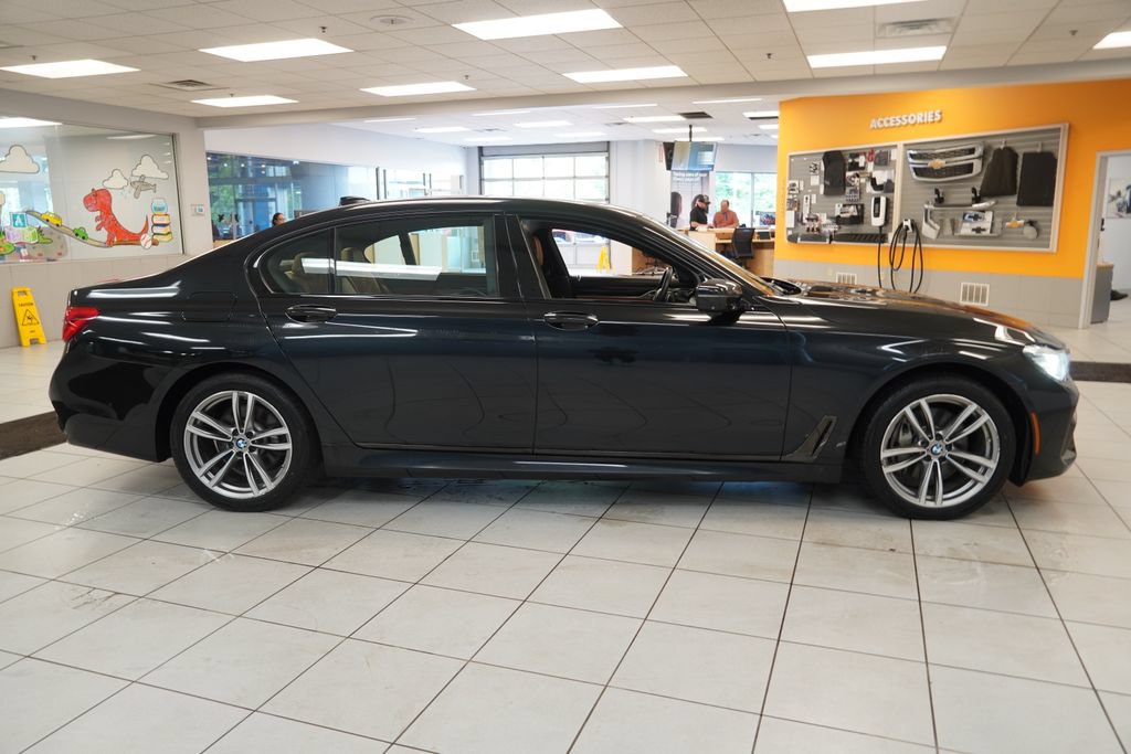 Used 2017 BMW 740i xDrive AWD/4WD image 13