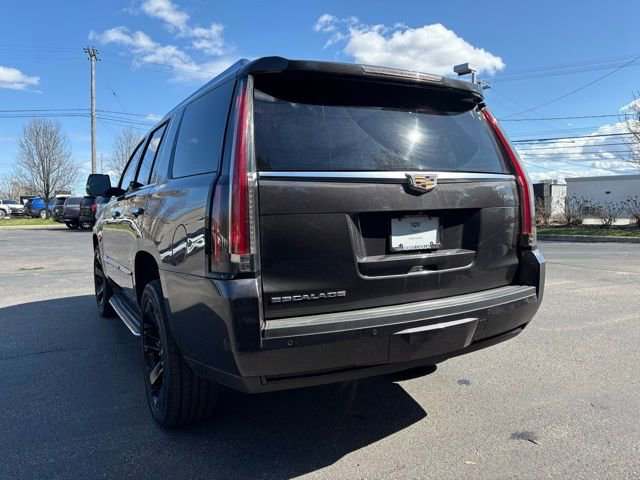 Used 2016 Cadillac Escalade Luxury image 3