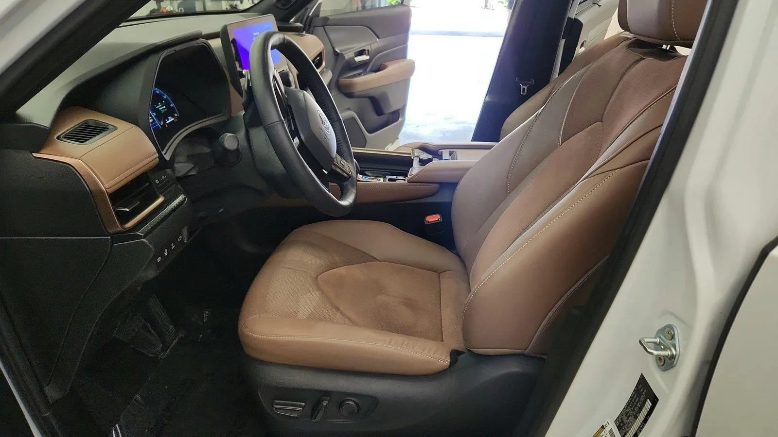 Used 2024 Toyota Grand Highlander AWD Hybrid image 14