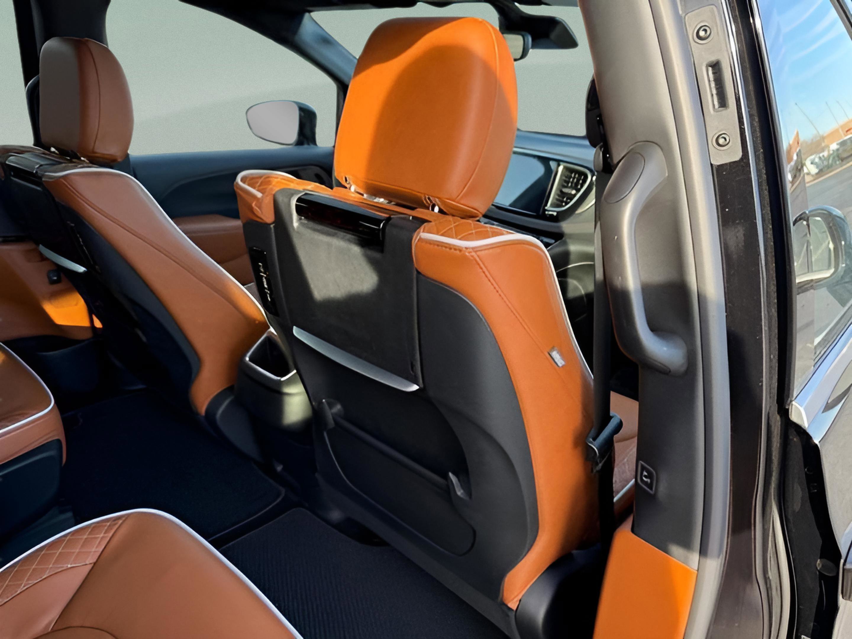 New 2026 Chrysler Pacifica Pinnacle w/ Trailer Tow Group image 10