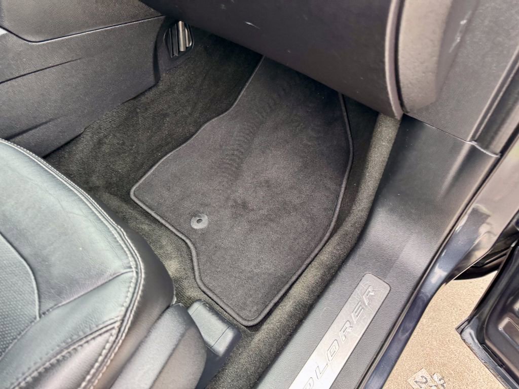 Certified 2017 Ford Explorer Limited image 22