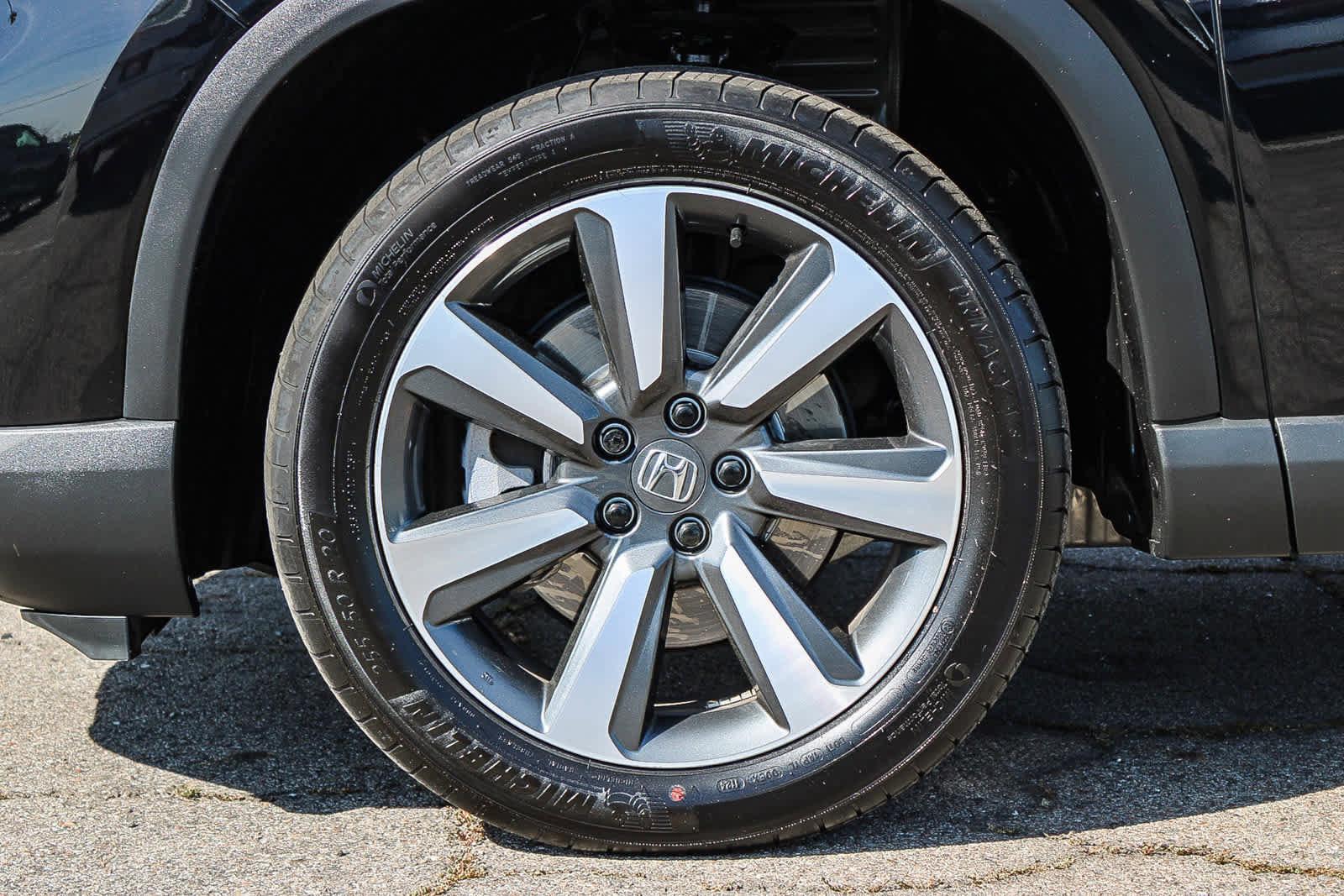 Certified 2025 Honda Pilot Touring image 9