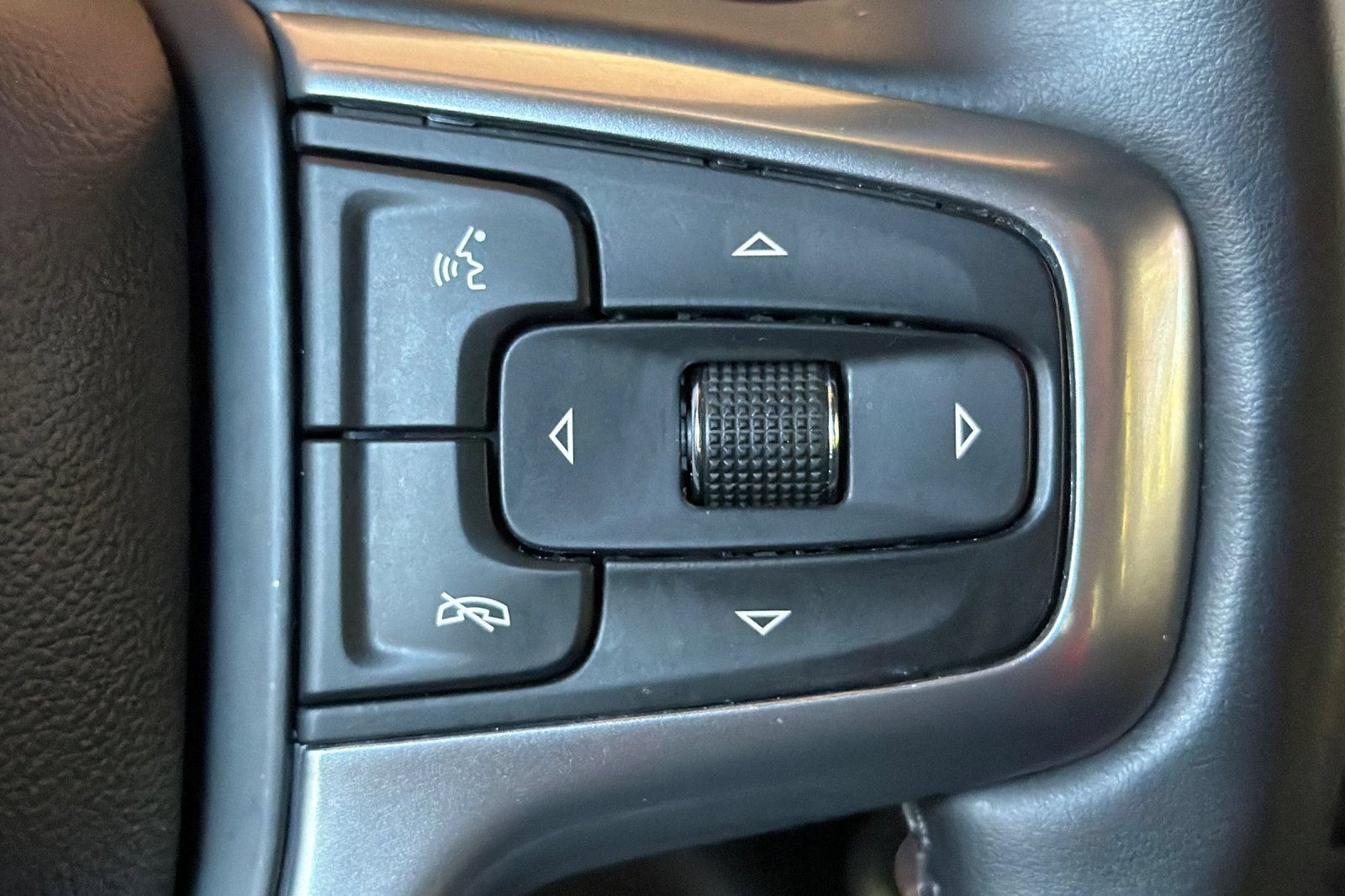 Used 2024 Chevrolet Silverado 2500 LTZ AWD/4WD image 33