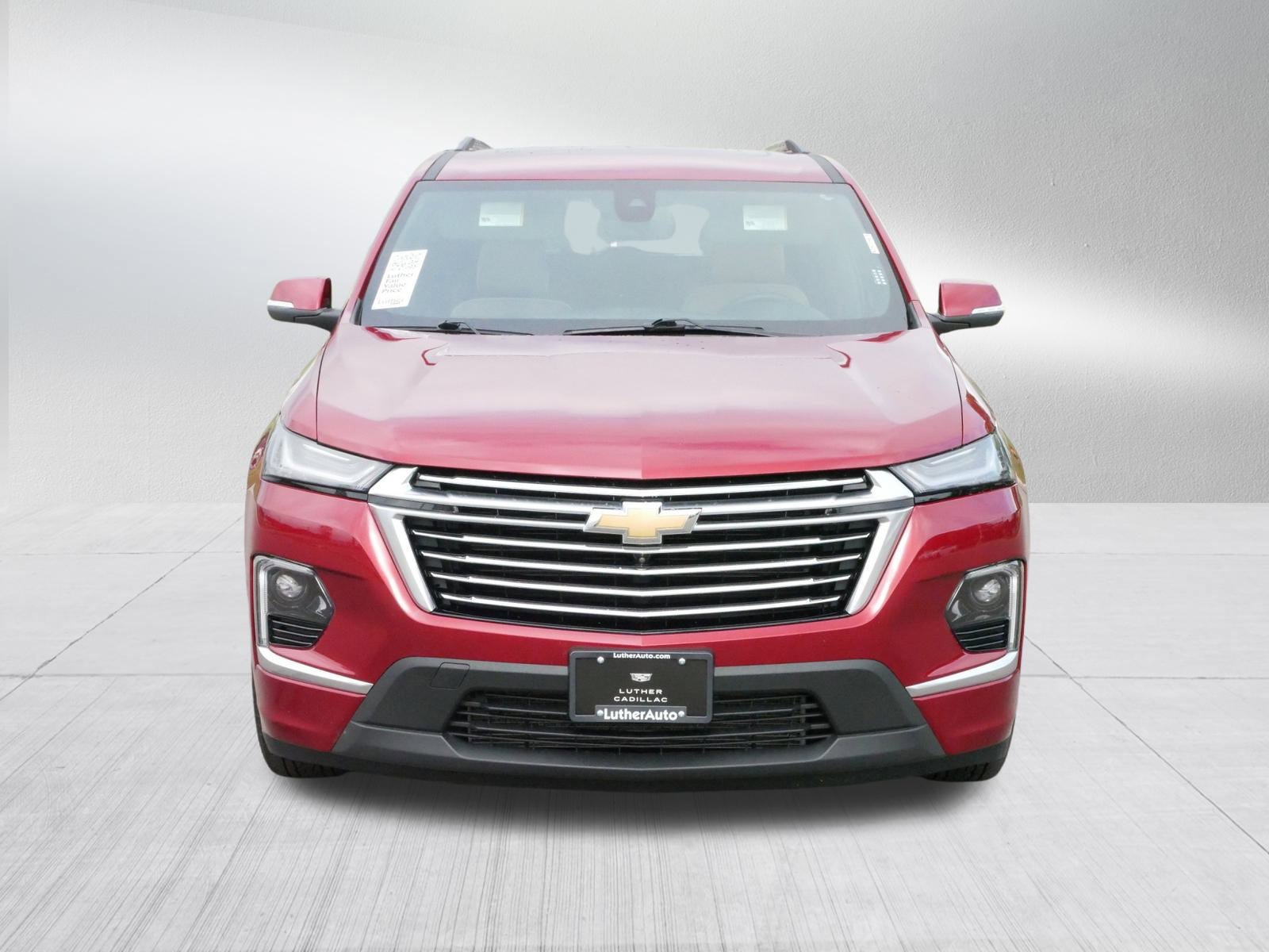 Used 2023 Chevrolet Traverse Premier image 2
