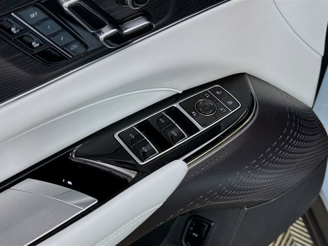 Used 2024 Cadillac Lyriq Luxury image 18