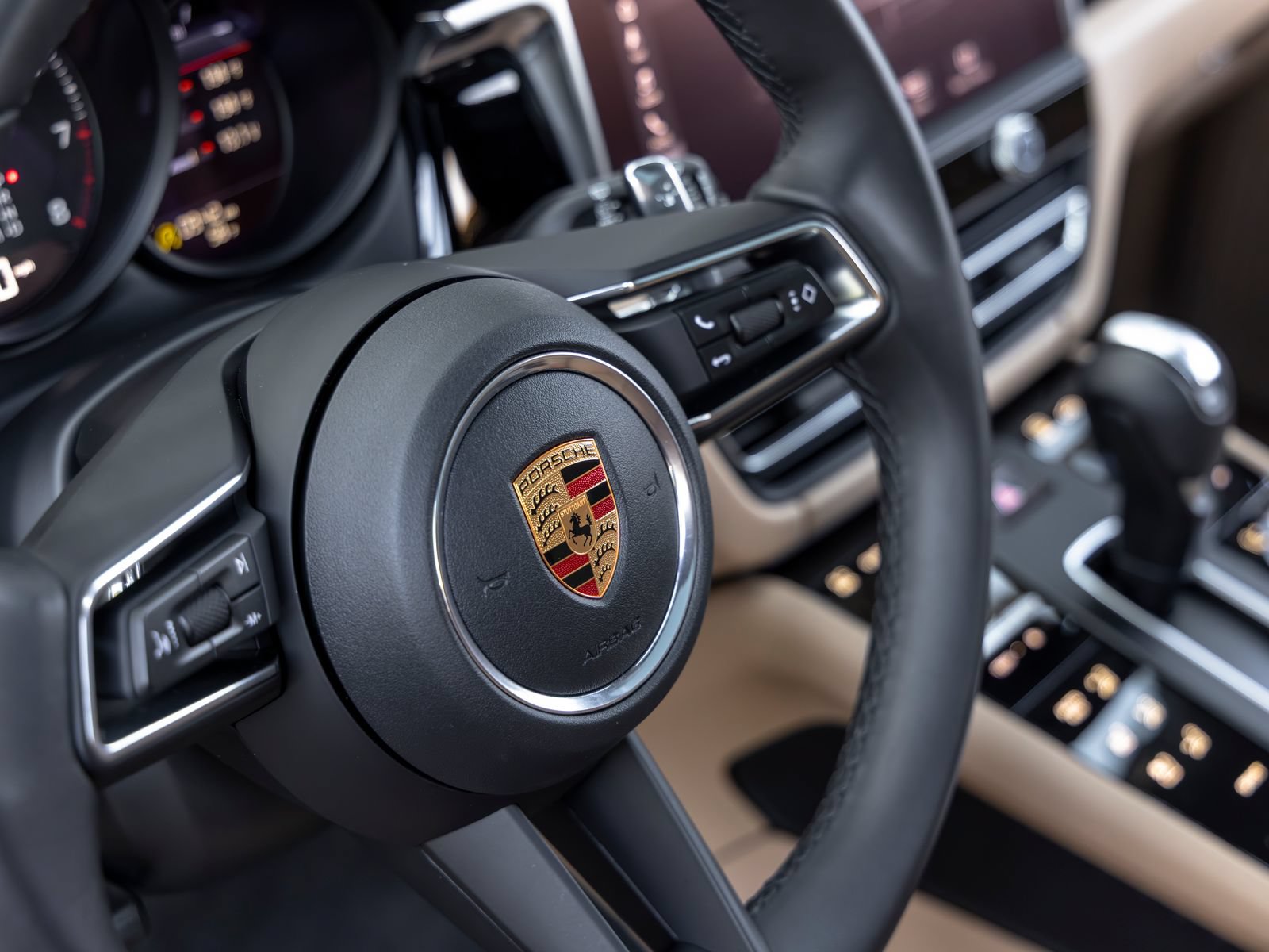 Certified 2026 Porsche Macan AWD/4WD image 39