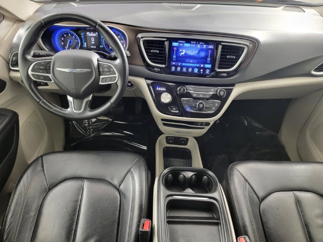 Used 2017 Chrysler Pacifica Touring-L FWD image 20