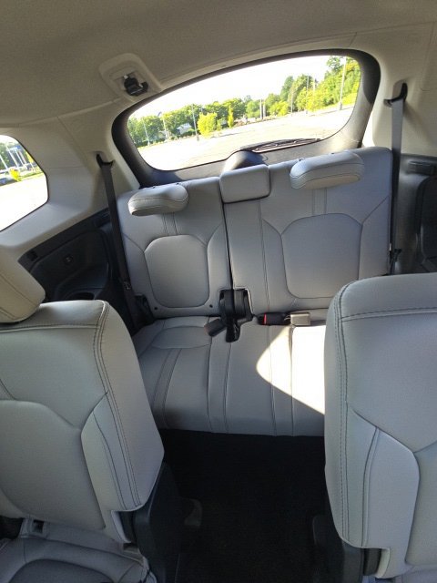 Used 2025 Honda Pilot EX-L image 16