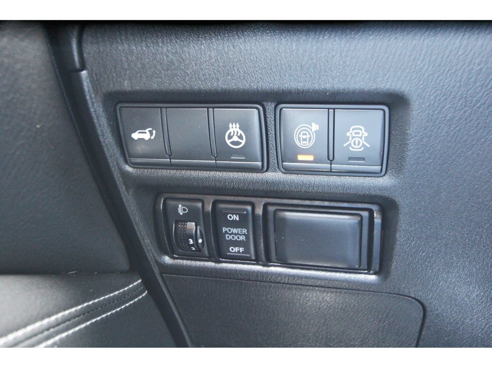 Used 2019 Nissan Armada Platinum w/ Captain's Chairs Package RWD image 17