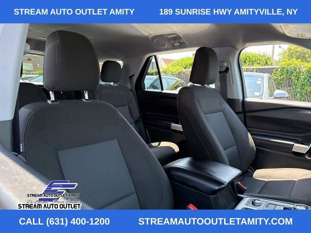 Used 2022 Ford Explorer XLT image 11