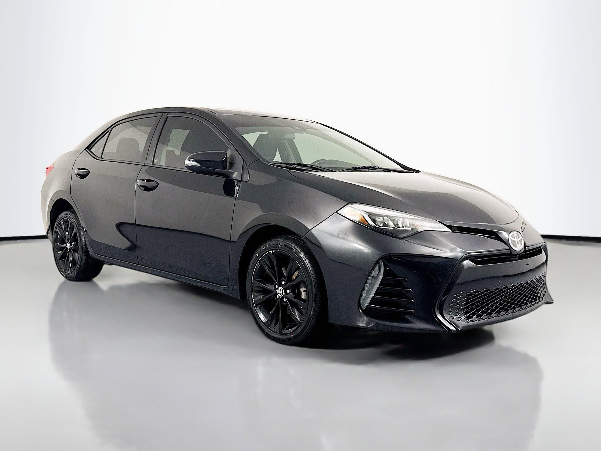 Used 2017 Toyota Corolla SE image 3