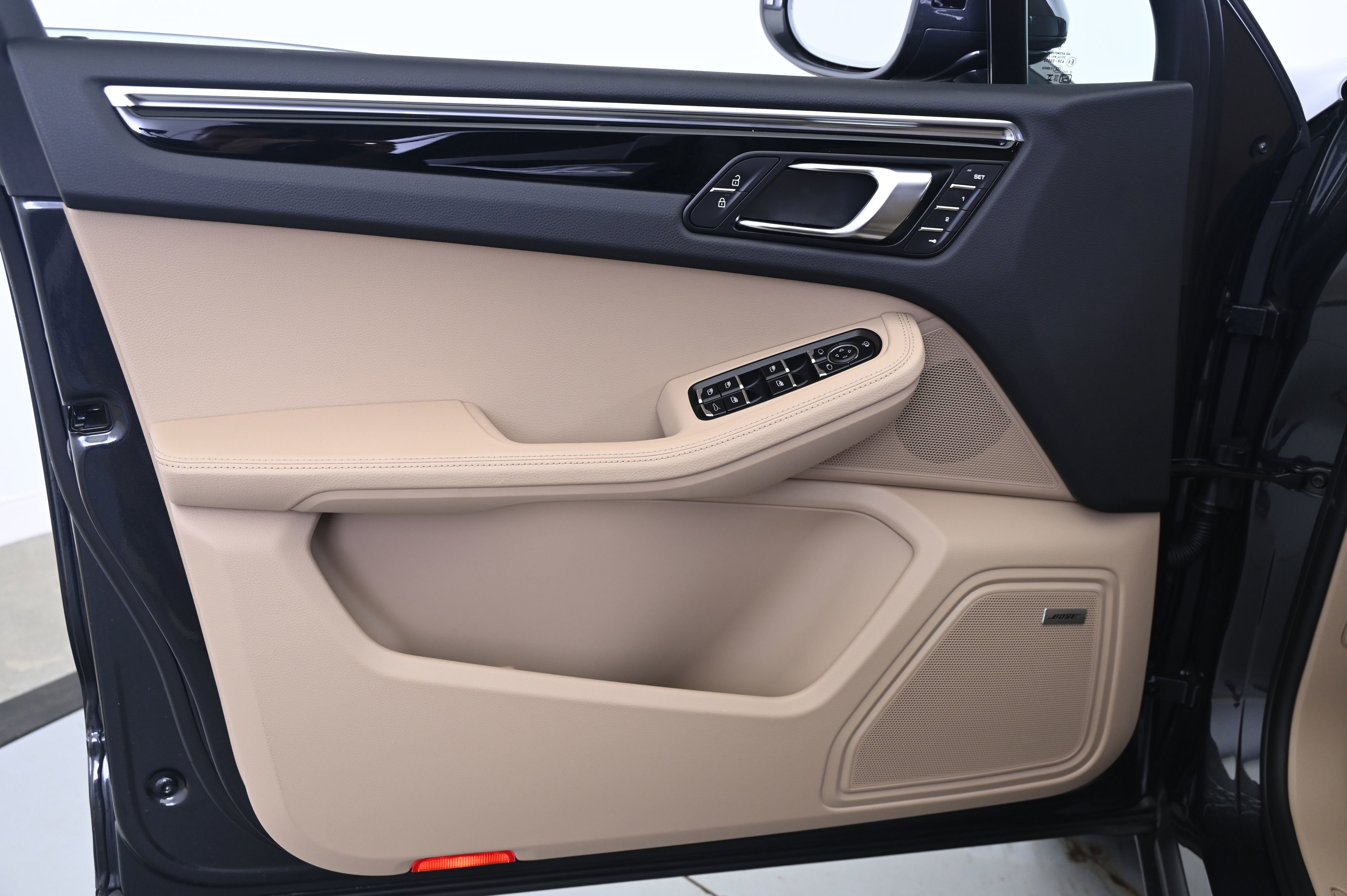 Certified 2025 Porsche Macan image 26