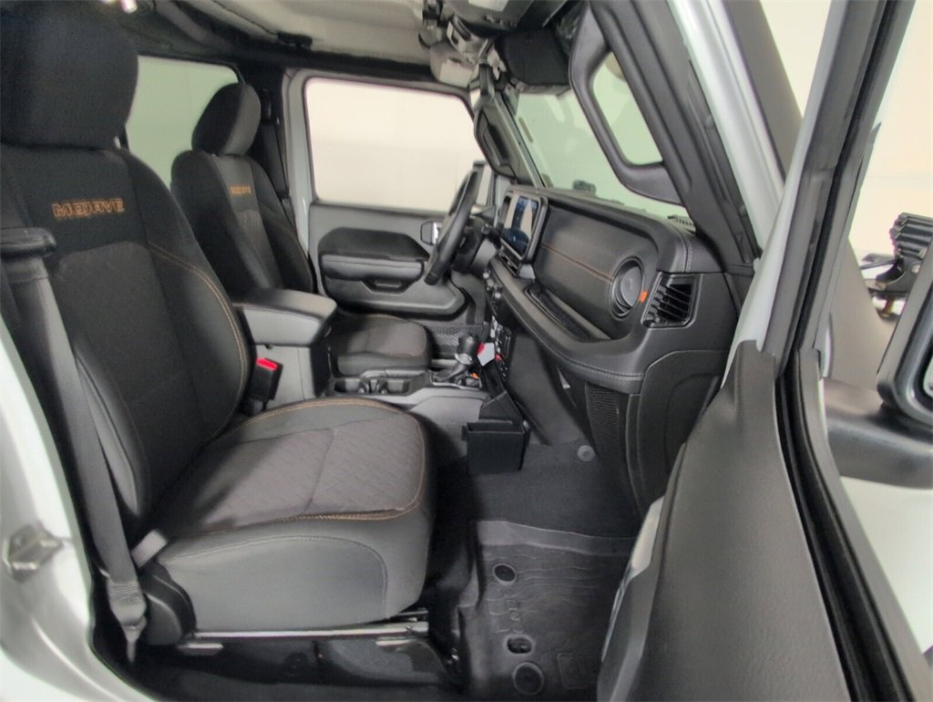 Certified 2024 Jeep Gladiator Mojave w/ Technology Group image 14