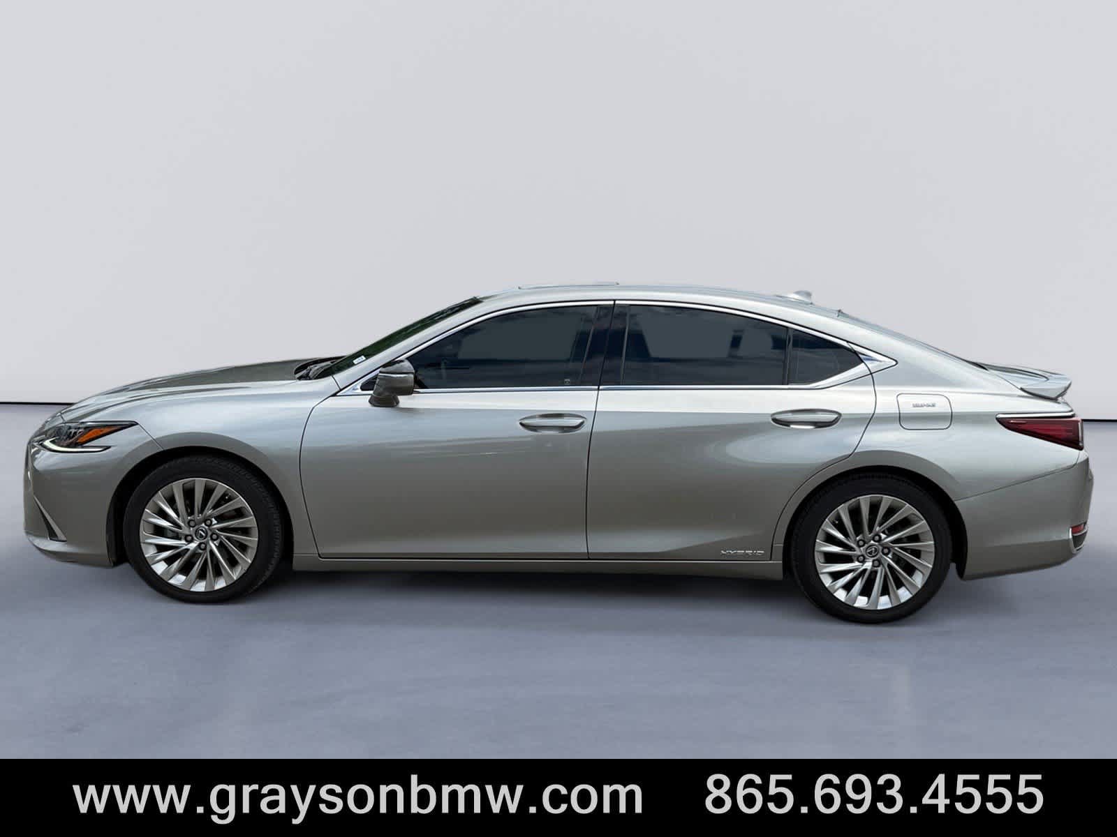 Used 2020 Lexus ES 300h Ultra Luxury w/ Accessory Package 2 FWD image 6